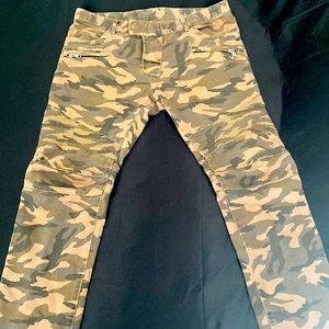 Selling camouflage balmains size 34 men